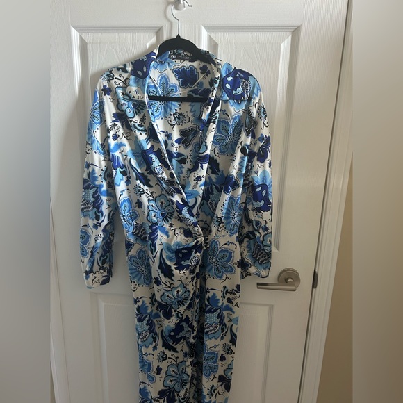Zara, blue floral wrap dress size large - Picture 3 of 4